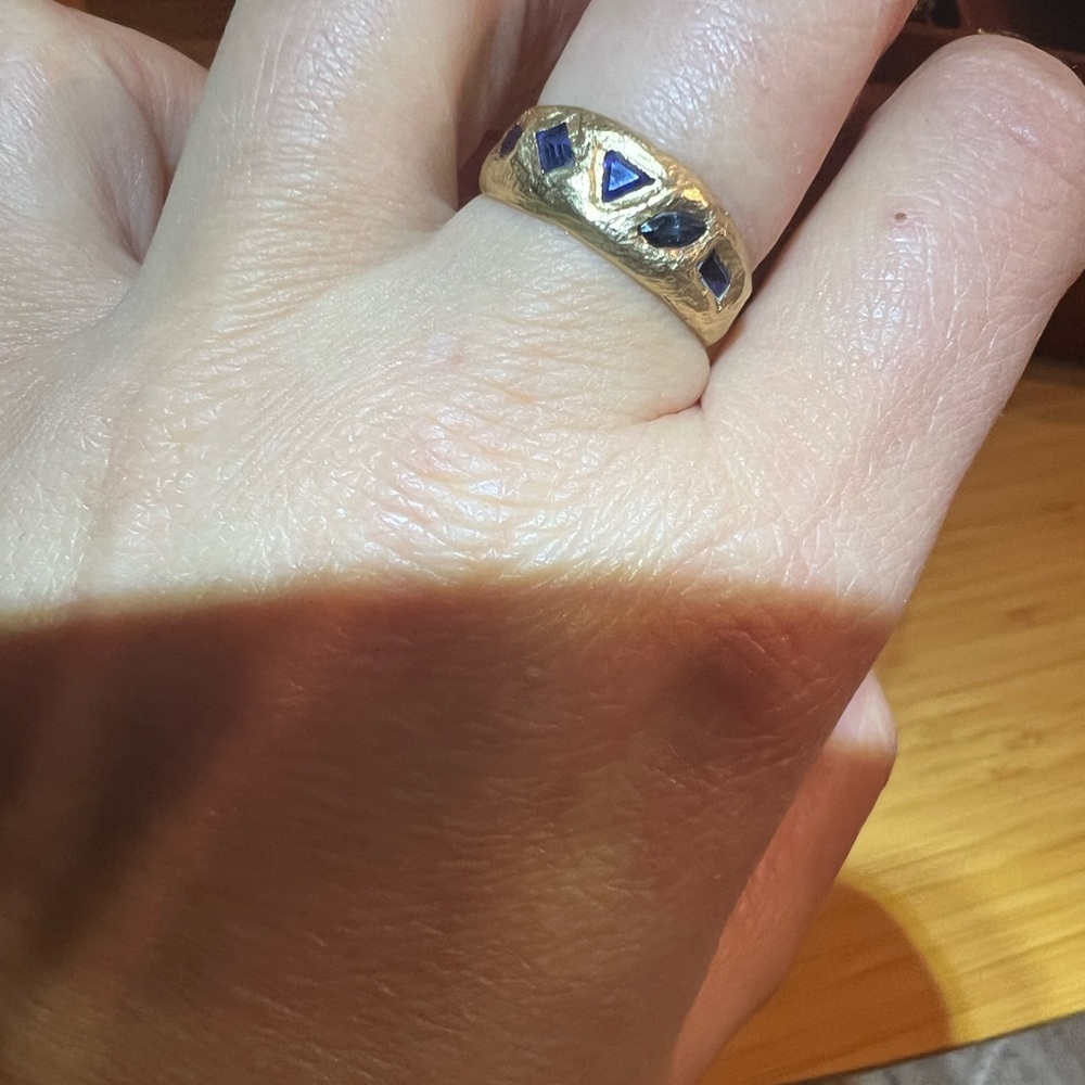 Paige Sargisson 18k gold and Blue Sapphire Ring size 7